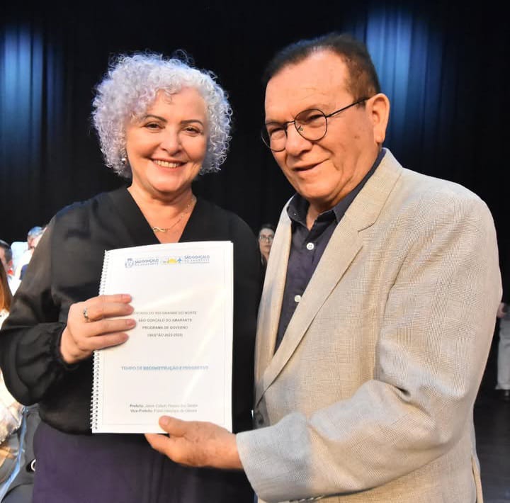 Prefeito Jaime Calado empossa secretários em solenidade no Teatro Municipal Poti Cavalcanti. FOTO: DIVULGAÇÃO