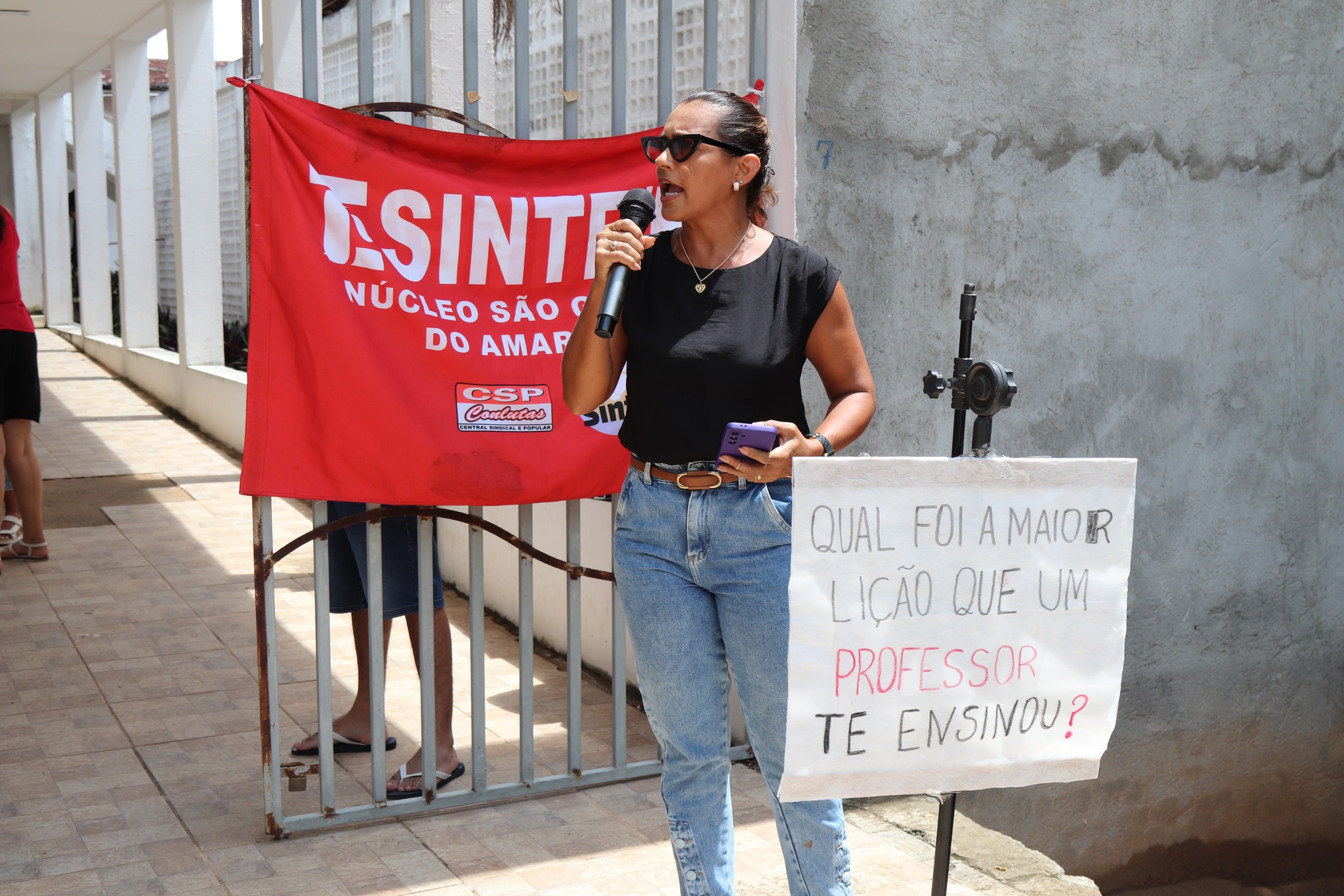 CALADO ANUNCIA NOVO CORTE NOS SALÁRIOS DOS PROFESSORES APÓS MOBILIZAÇÃO DA CATEGORIA