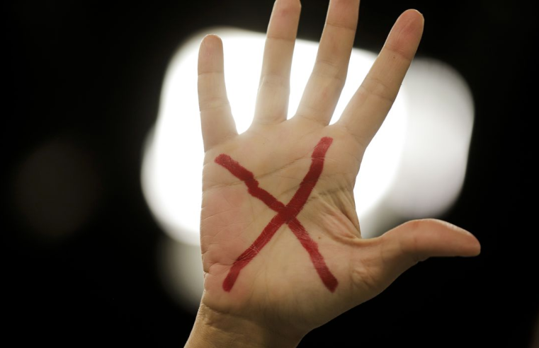 Violência digital contra mulheres atinge níveis alarmantes