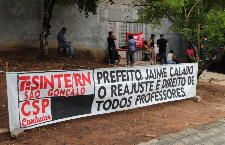 São Gonçalo – Prefeito anuncia que não fará repasse do aumento salarial aos professores com maior qualificação profissional