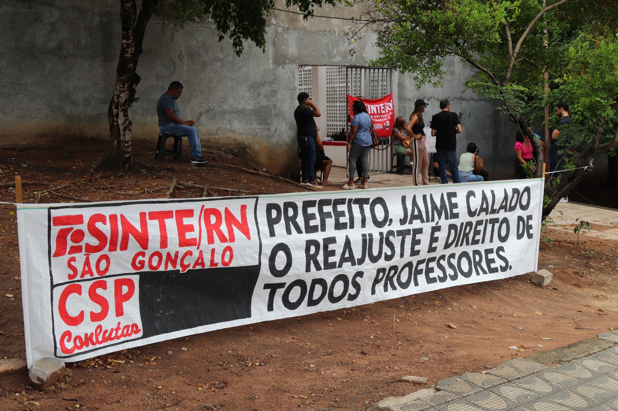 São Gonçalo – Prefeito anuncia que não fará repasse do aumento salarial aos professores com maior qualificação profissional